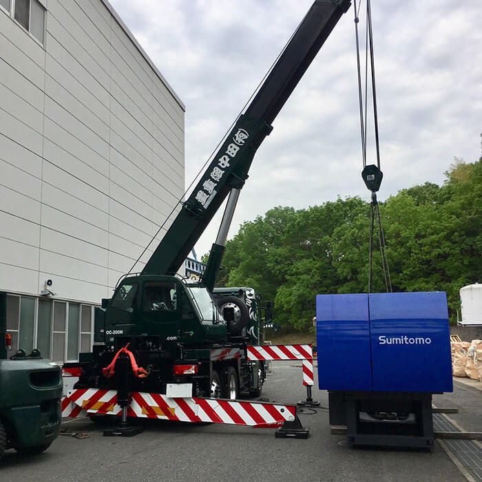 射出成形機搬入・据付工事