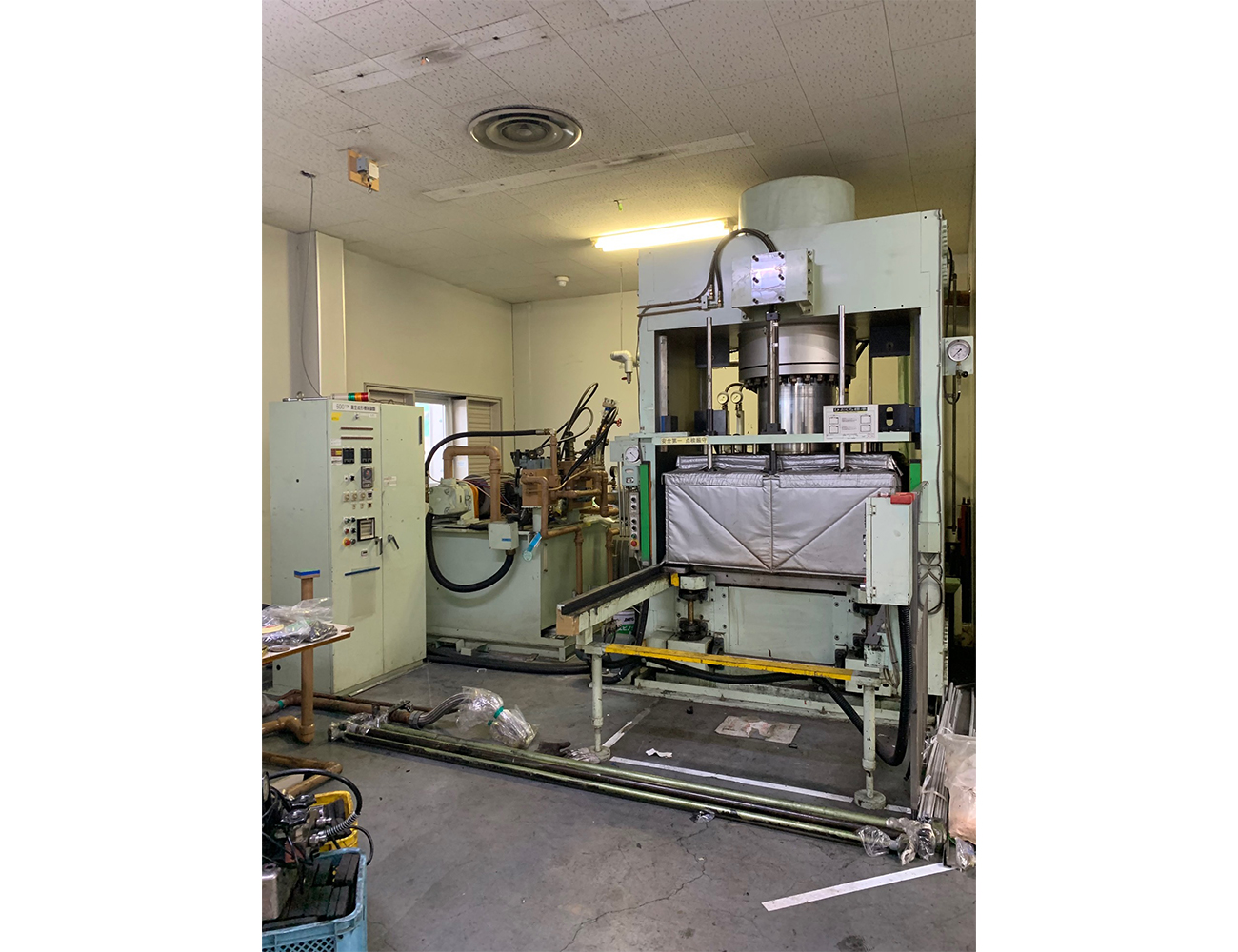 500t真空プレス機
